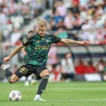 Bobcek-oddajacy-strzal-na-bramke