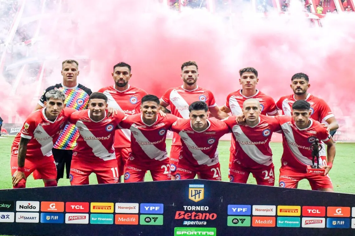 Zawodnicy-Argentinos-Juniors-foto-Alamy