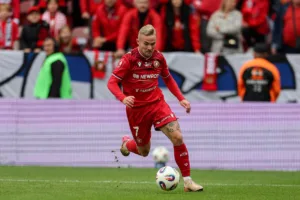 Fornalczyk-prowadzacy-pilke