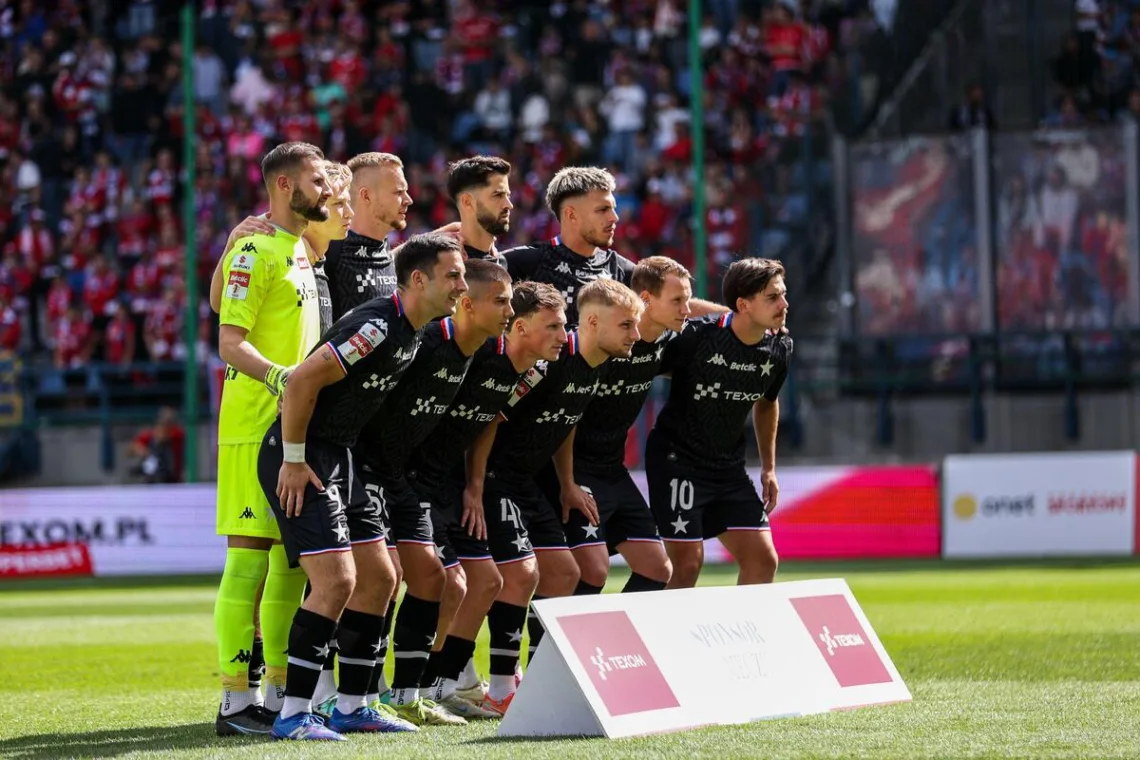 Slask-Wroclaw-przed-meczem-z-Wisla-Krakow-2025-foto-Alamy