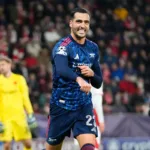 Merino-celebrujacy-gola