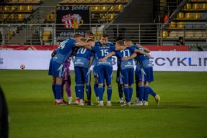 Ruch Chorzów - Znicz Pruszków gdzie oglądać Transmisja TV i stream 23112025