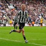 Woltemade-celebrujacy-zdobycie-gola