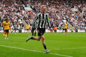 Woltemade-celebrujacy-zdobycie-gola