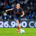 Zielinski-prowadzacy-pilke