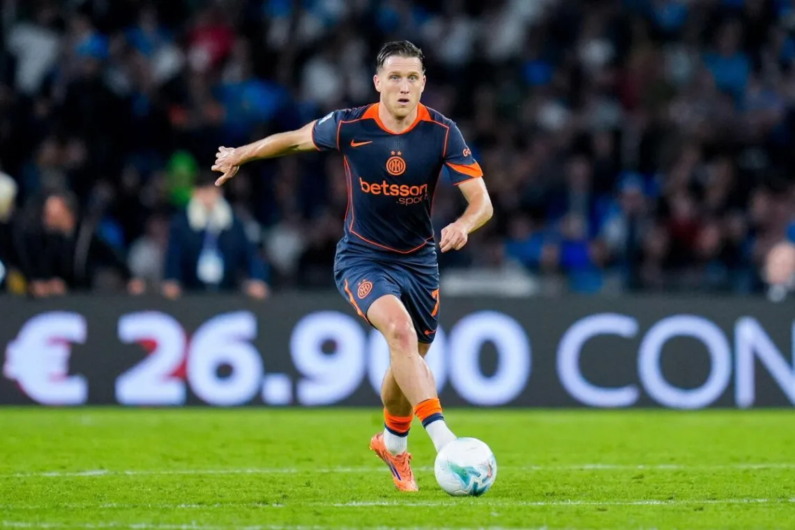 Zielinski-prowadzacy-pilke