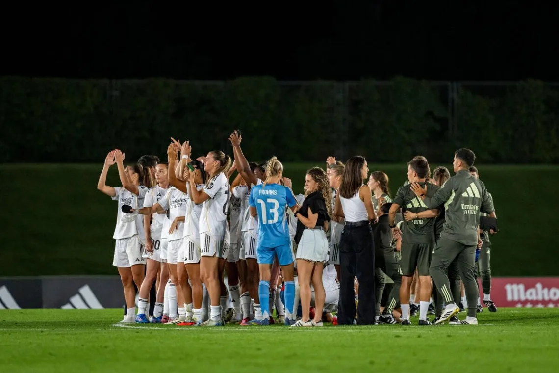 Real-Madrid-Kobiet-swietujacy-awans-do-fazy-ligowej-Ligi-Mistrzow-Kobiet-po-pokonaniu-Frankfurtu-foto-Alamy