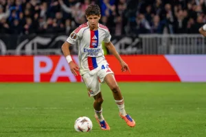 Kgalis Merah vs Bases