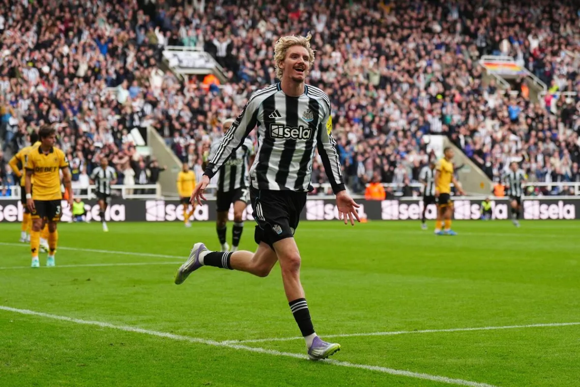 Woltemade-celebrujacy-zdobycie-gola