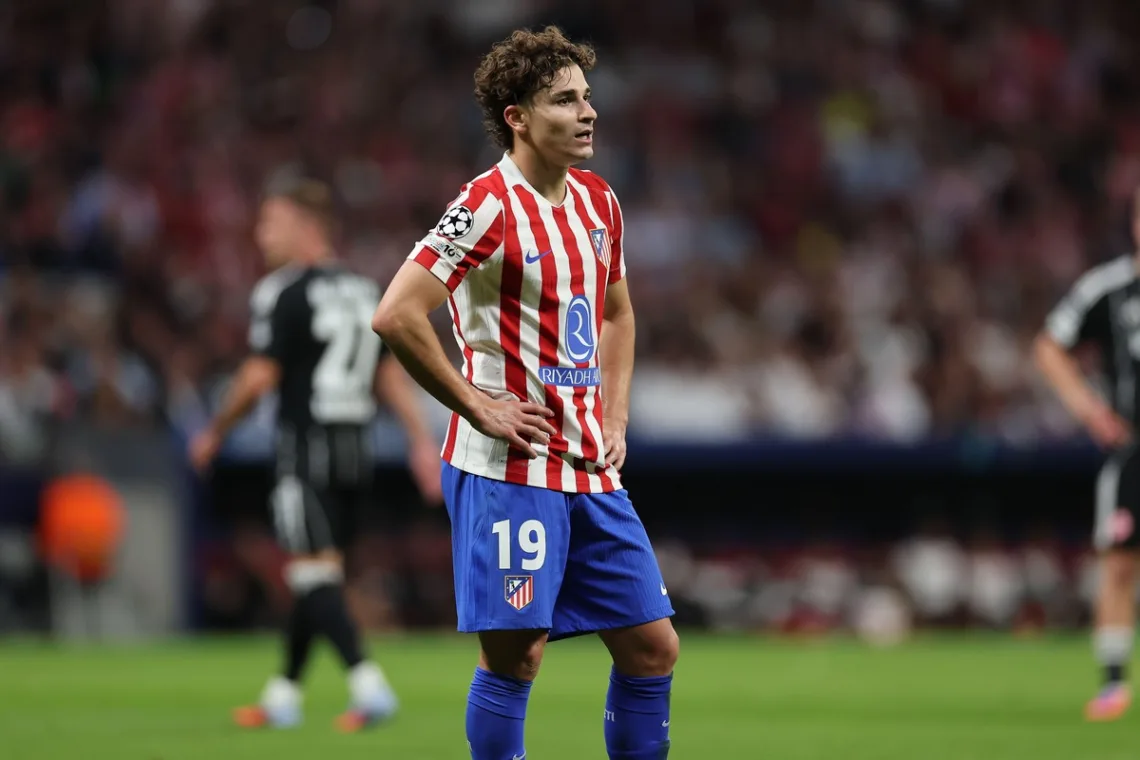 Grafika przedstawiająca zawiedzionego piłkarza.