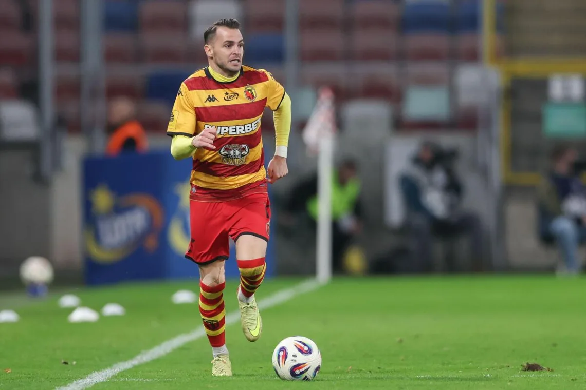 Imaz-prowadzacy-pilke