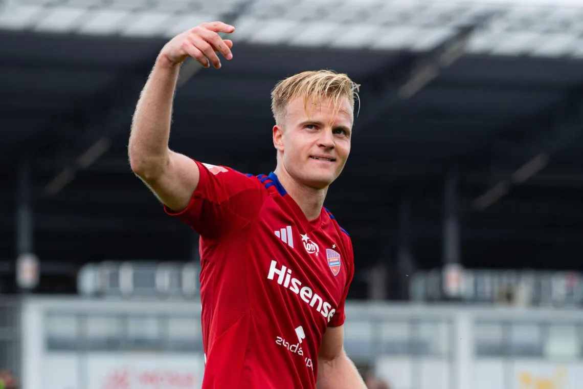 Brunes-celebrujacy-gola