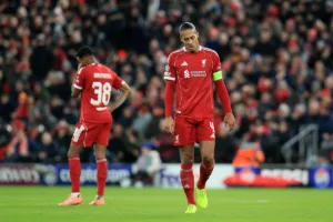 Van-dijk-i-Gravenberch-po-kolejnej-porazce-Liverpoolu
