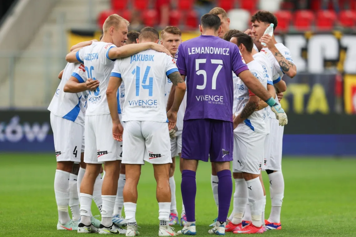 Pogoń - Wisła gdzie oglądać Transmisja TV i stream 23112025