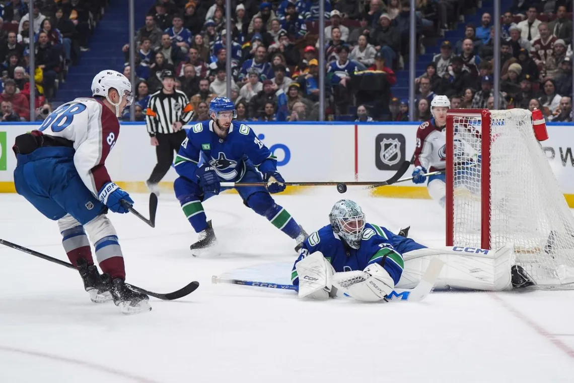 Avalanche Canucks NHL