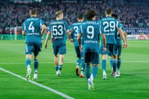 Zawodnicy legii podczas meczu z Cracovią