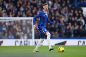 Palmer-prowadzacy-pilke