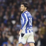 Grafika przedstawiająca piłkarza.