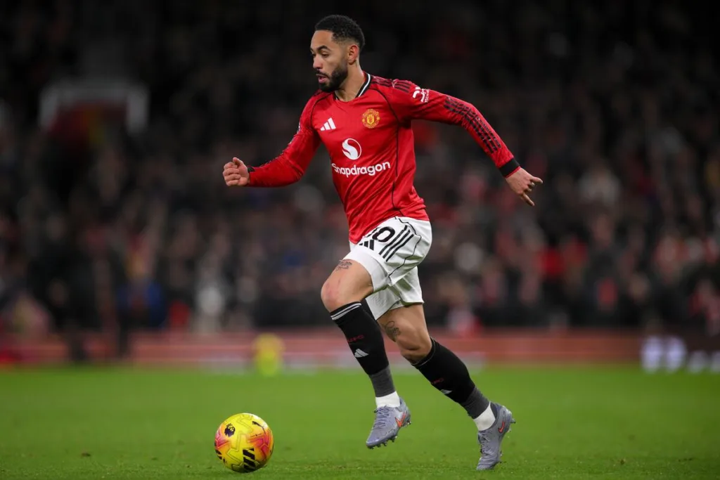 Cunha-prowadzacy-pilke