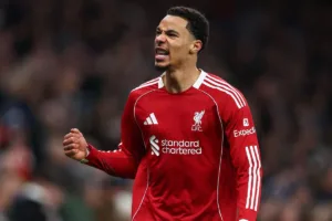 Ekitike-celebrujacy-bramke