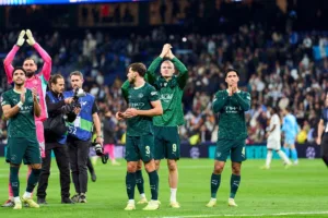 Grafika przedstawiająca piłkarzy dziękującym kibicom.