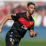 Grafika przedstawiająca piłkarza.