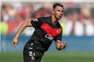 Grafika przedstawiająca piłkarza.