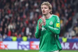 Woltemade-dziekujacy-kibicom-po-meczu