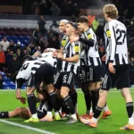 Pilkarze-Newcastle-ciesza-sie-po-zwyciestwie-nad-Burnley-w Premier-League-2025-foto-Alamy