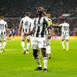 Wissa-celebrujacy-bramke