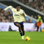 Barry-prowadzacy-pilke