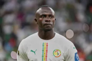 Mane-w-koszulce-reprezentacji-Senegalu