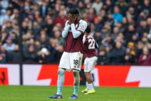 Abraham-chowajacy-twarz-w-dloniach