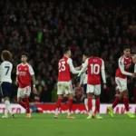 Grafika przedstawiająca piłkarzy.