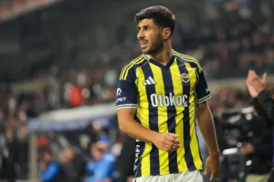 Asensio-w-koszulce-Fenerbahce