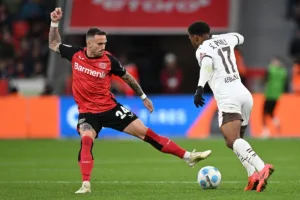 Zawodnicy St. Pauli i Bayer Leverkusen