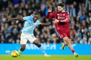 Doku-i-Szoboszlai-walczacy-o-pilke