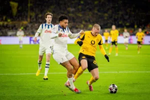 Ederson-i-Ryerson-walczacy-o-pilke