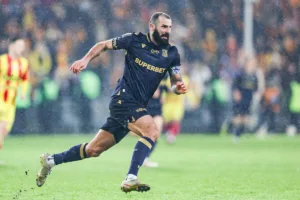 Ishak-w-sprincie-podczas-meczu-Korona-Lech