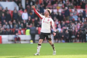 Mac-Allister-celebrujacy-gola