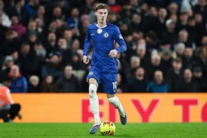 Palmer-prowadzacy-pilke