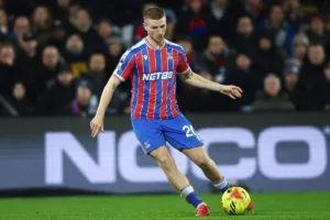 Wharton-podajacy-pilke