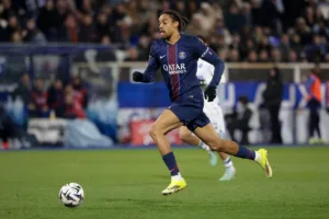 Bradley Barcola vs Auxerre