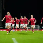 Radosc-zawodnikow-Wrexham-po-wyeliminowaniu-Nottingham-Forest-z-Pucharu-FA-2026-foto-Alamy