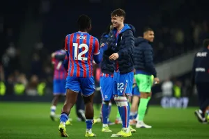 Cieszacy-sie-zawodnicy-Crystal-Palace-po-ligowym-zwyciestwie-nad-Tottenham-2026-foto-Alamy