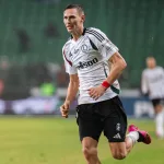 Adamski-w-walce-o-pilke