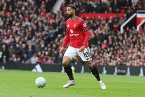 Cunha-prowadzacy-pilke