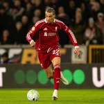 Ekitike-prowadzacy-pilke