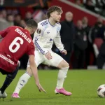 Elliot-i-Bentaleb-podczas-meczu-Lille-Aston-Villa