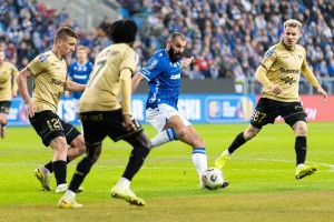 Górnik - Raków gdzie oglądać Transmisja TV i stream 15032026